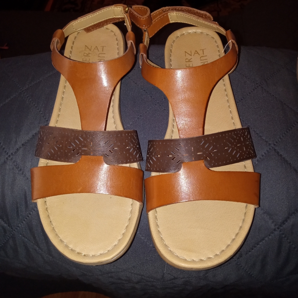 Size 8 Naturalizers - Picture 2 of 3